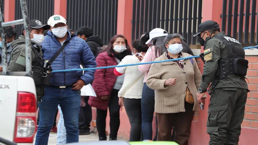 Cinco estudiantes murieron al caer al vacío en universidad de Bolivia