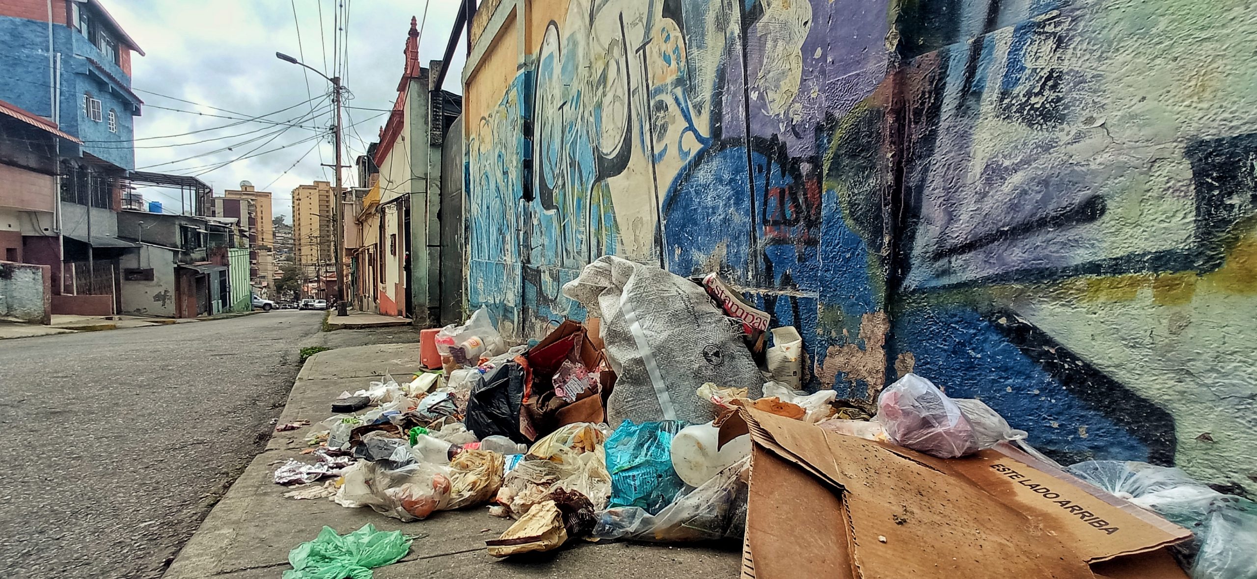 Comienza a acumularse la basura en la Ayacucho