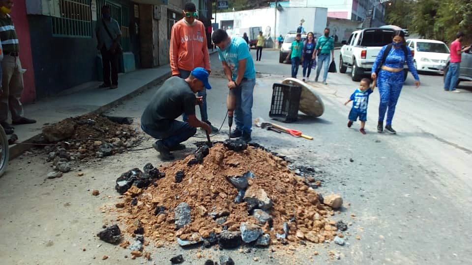 Piden a Hidrocapital que distribuya el agua para terminar trabajos