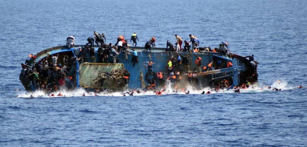 Fallecen 20 personas al naufragar un bote precario frente a la costa de Túnez