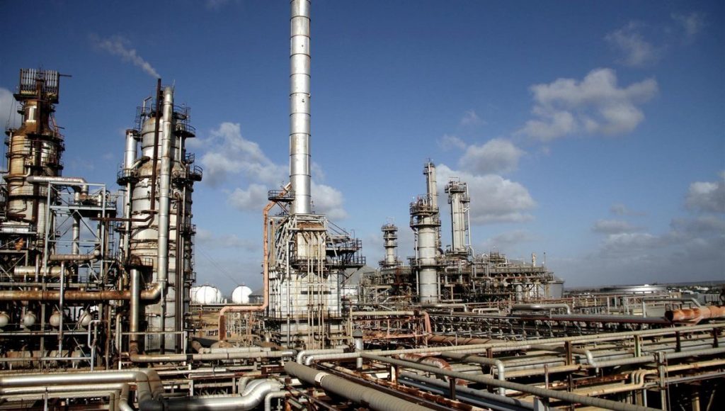 Refinería Cardón paralizada por poca producción de nafta