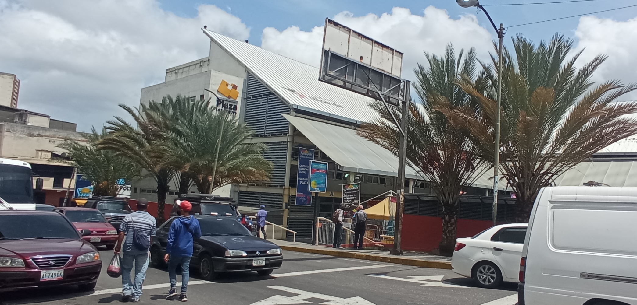 Cae con teléfonos robados comerciante del Plaza