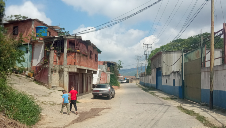 Reportan seis años sin servicio de agua en Cumbre Roja