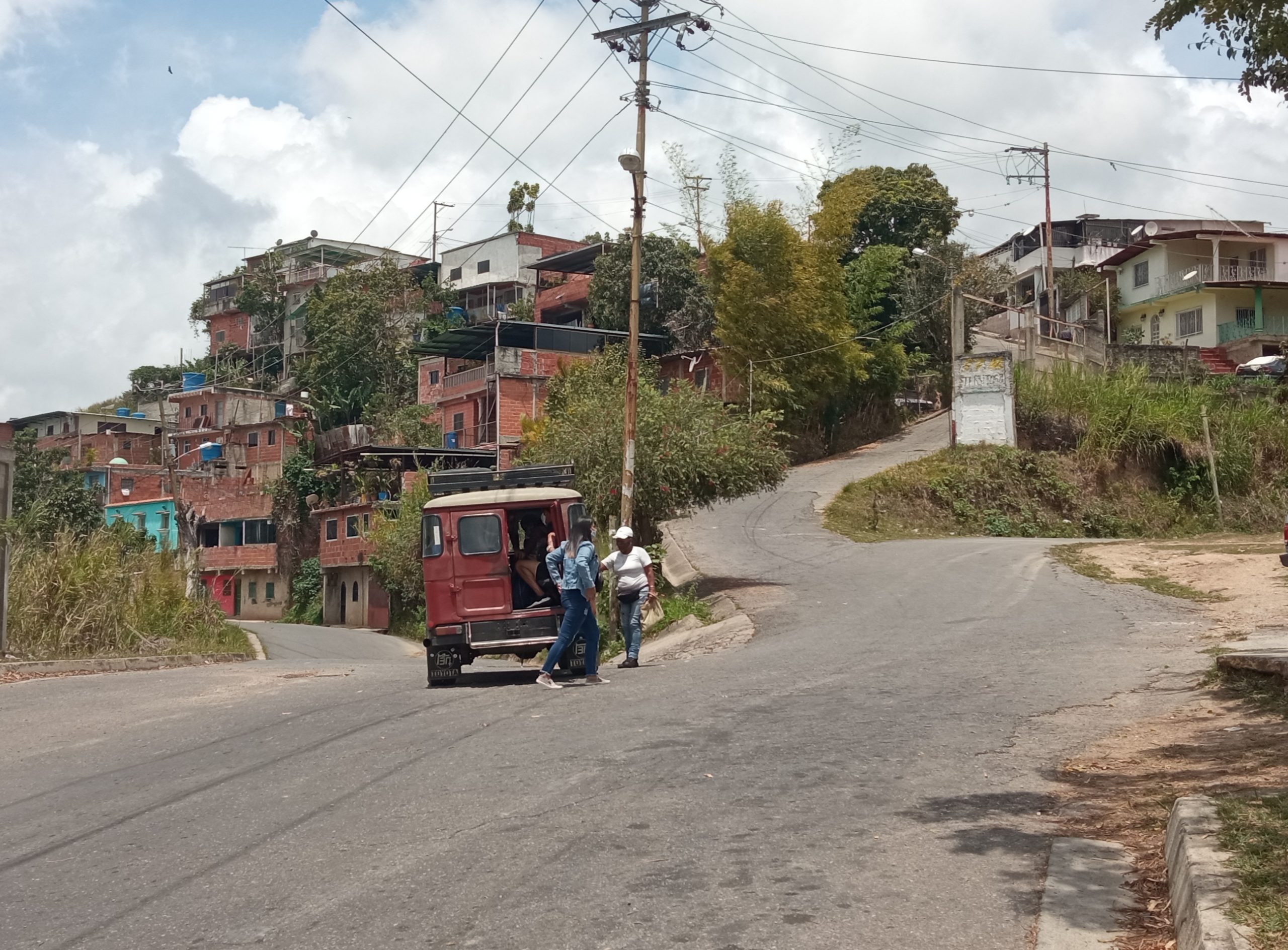 Solo dos jeeps prestan el servicio de transporte en Colinas del Ángel