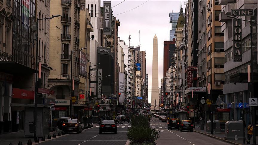 Argentina cumple primer día hábil de aislamiento estricto