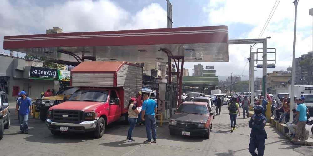 Cambian horario para surtir gasolina a transportistas