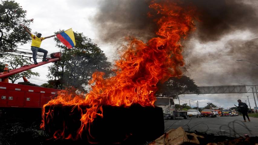 Van 19 muertos en protestas en Colombia