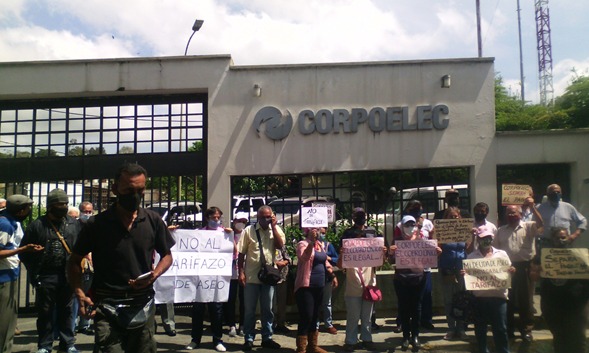 Usuarios piden pagar electricidad más no aseo