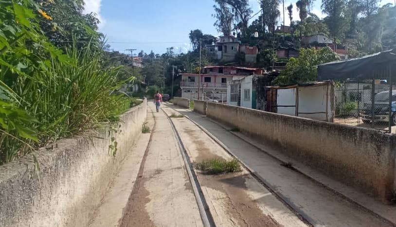 En La Pradera acumulan dos meses sin agua