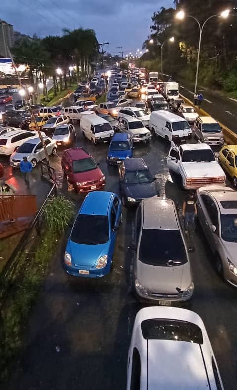 Caos en la Panamericana tras inundación