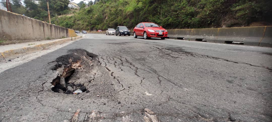 Reaparece hundimiento en el kilómetro 19