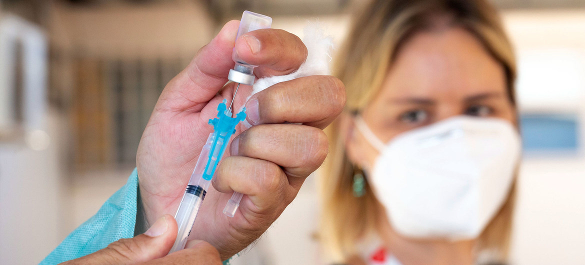 La pandemia se controla con un 75 % de la población vacunada