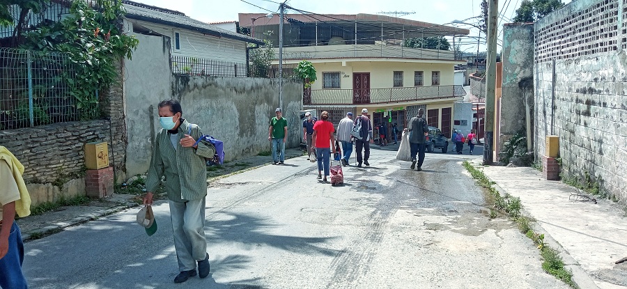 “Tenemos más de 4 años sin un autobús aquí”