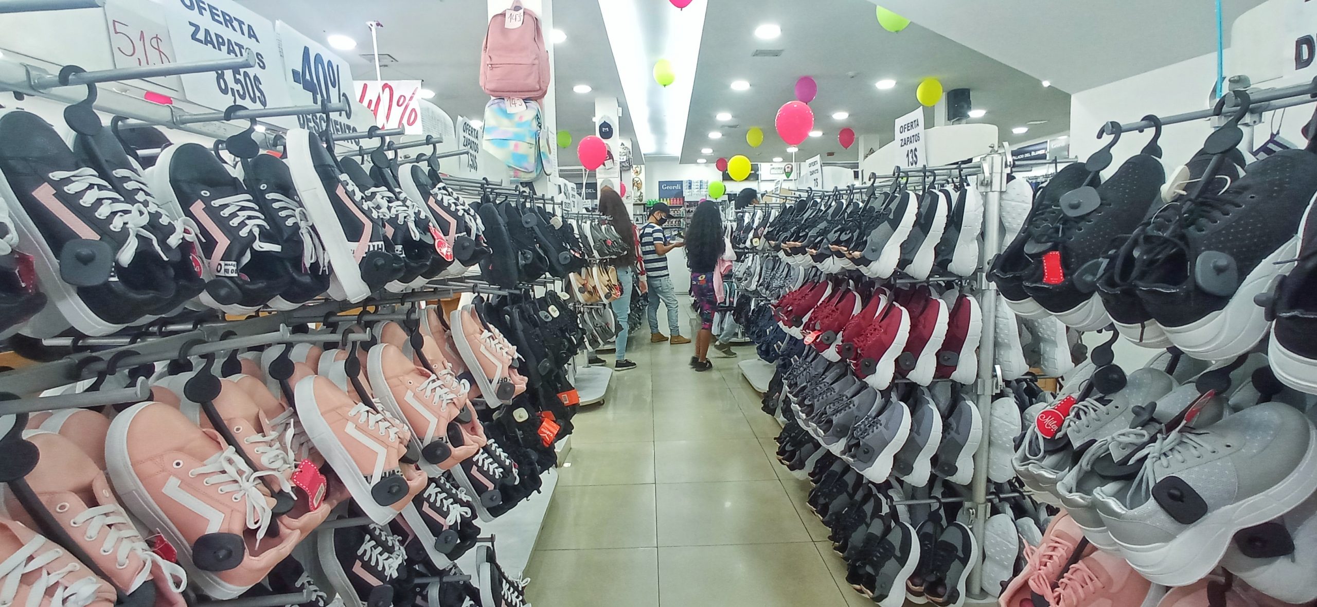 Tiendas realizan descuentos con el objetivo de atraer clientes - Diario  Avance