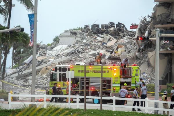 Hay 99 desaparecidos tras el derrumbe de edificio en Miami