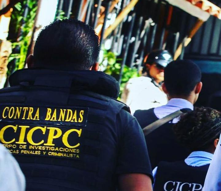 Capturados tres hombres por robar un CDI