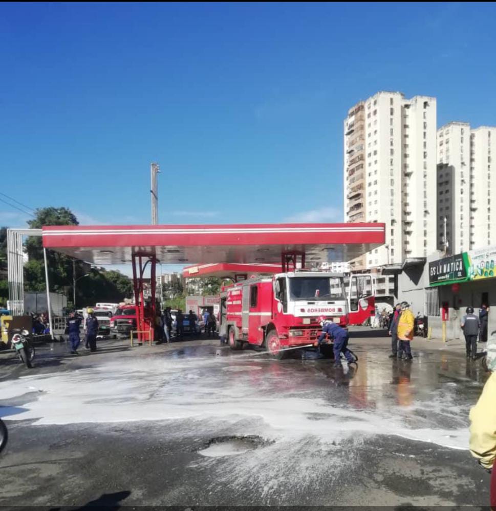 En llamas un autobús en Bomba La Matica
