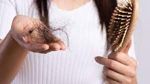 Pérdida de cabello en pacientes post covid es totalmente reversible