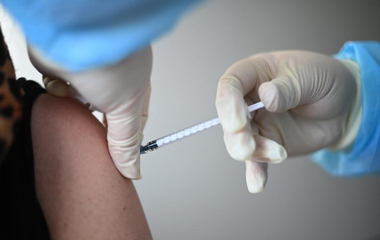 Alertan sobre estafas con vacunas anticovid-19