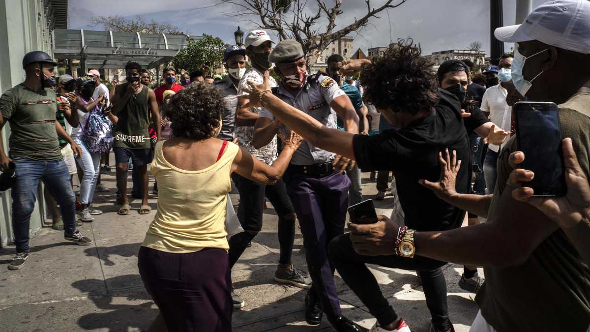 Liberación de manifestantes en Cuba pide Bachelet