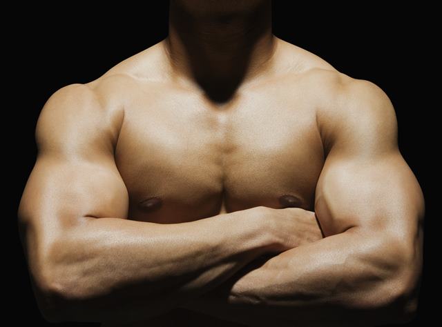 El crecimiento muscular requiere agua, nutrientes y ejercicio