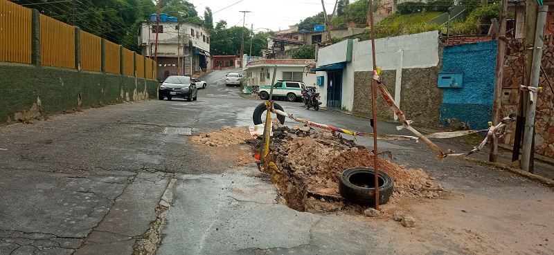 Reparan bote de aguas blancas en la Eliécer Gaitán