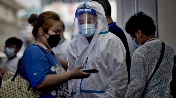 China amplía restricciones y confinamientos