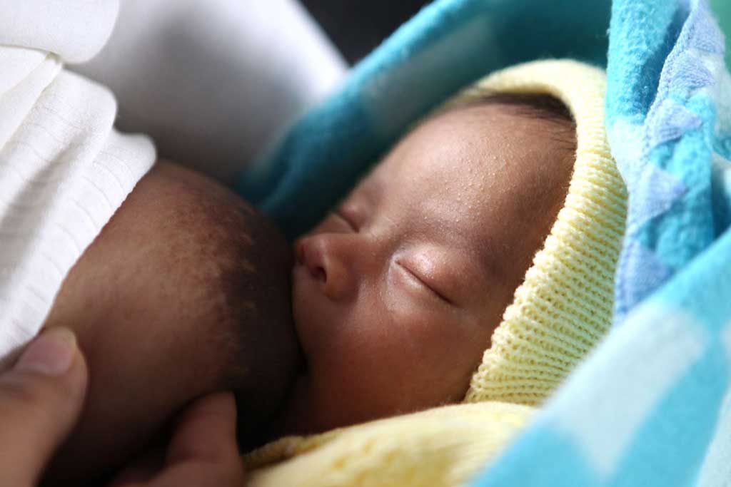 La leche materna puede aportar grandes beneficios para él bebe y la madre
