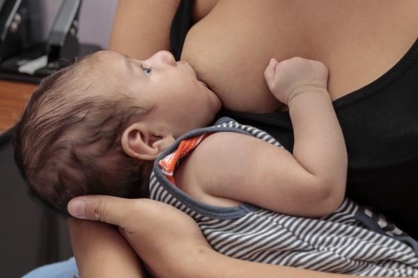 Buscan informar y educar a las madres sobre la lactancia