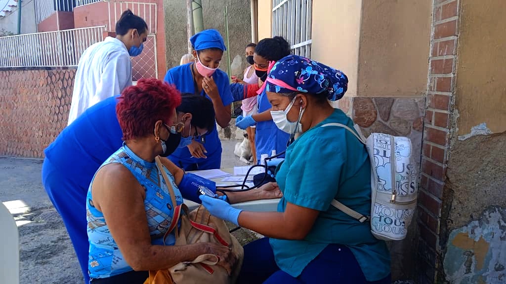 Brindan atención médica primaria en Matica Abajo