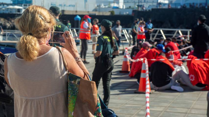 Cientos de inmigrantes llegan a las costas españolas