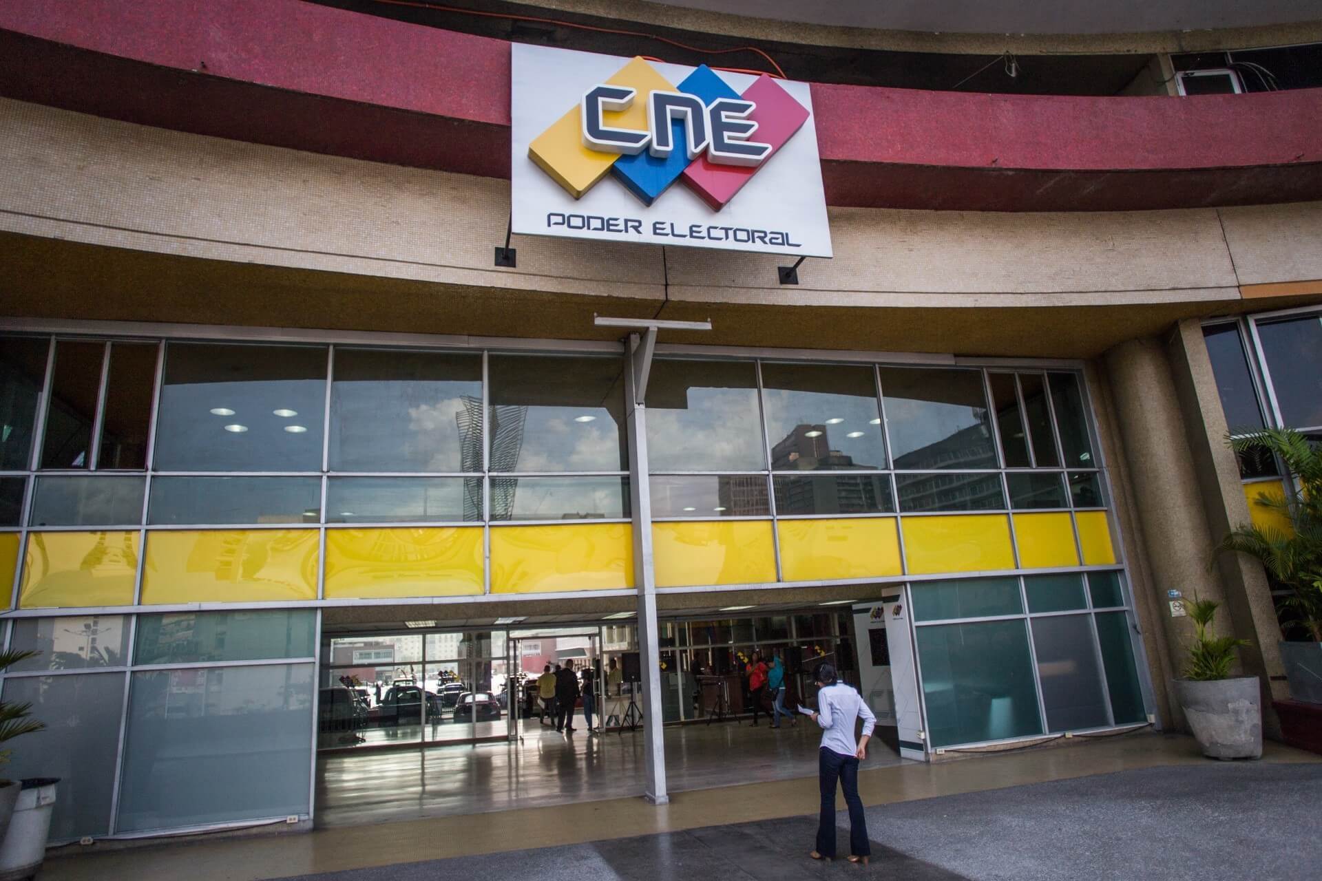 CNE da 24 hora más para las postulaciones