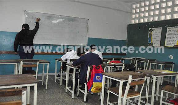 Estampida de docentes en planteles mirandinos