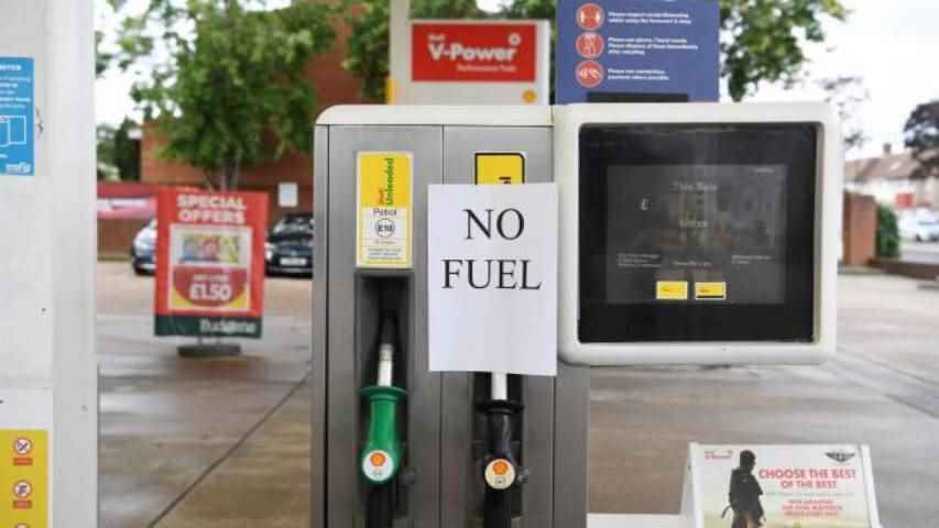 Militares empezarán el lunes a distribuir gasolina en Reino Unido