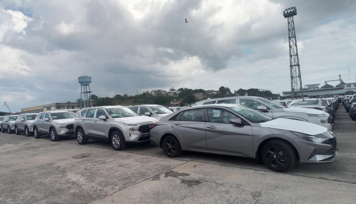 Gobierno cubano compró 800 carros que solo usarán turistas con dólares