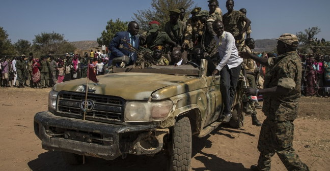 Militares de Sudán arrestan a más de 15 altos funcionarios