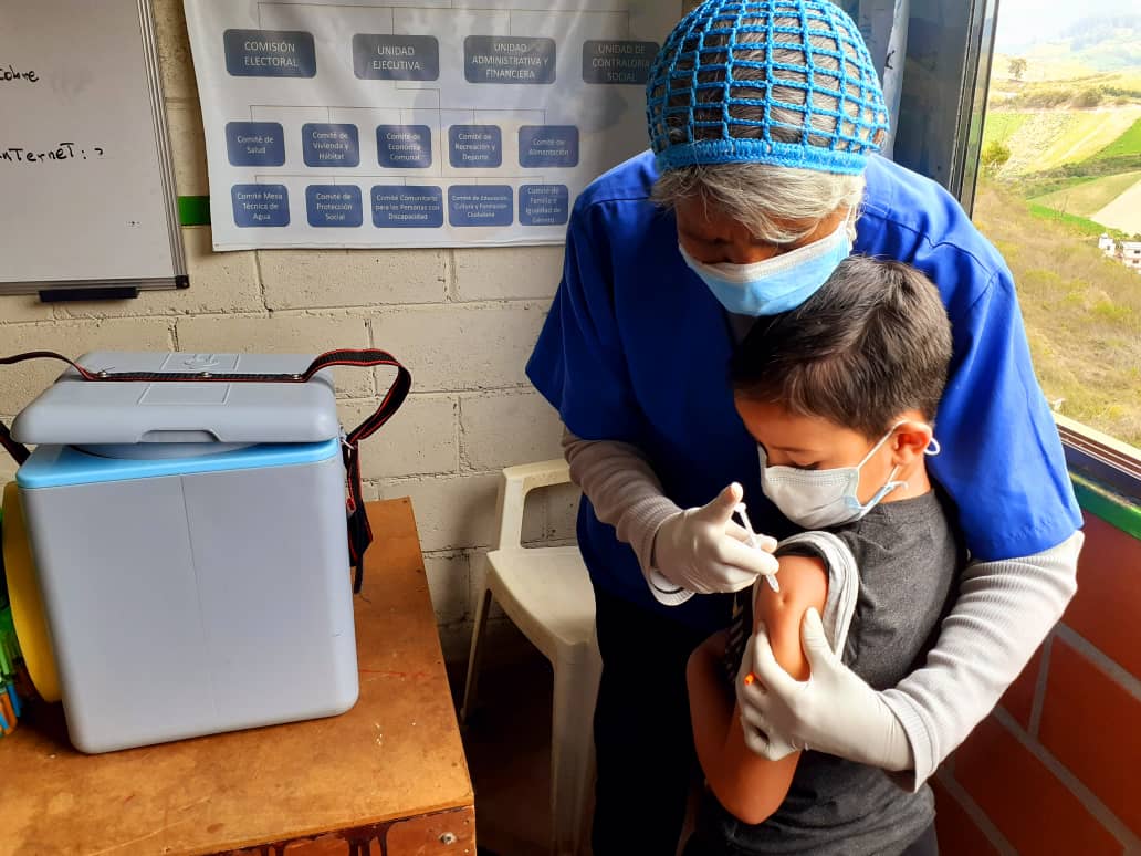 Anuncio de vacunación a niños genera desconfianza en padres