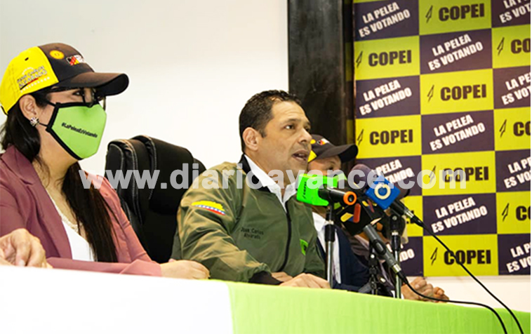 Alvarado aclara que no ha renunciado a su candidatura