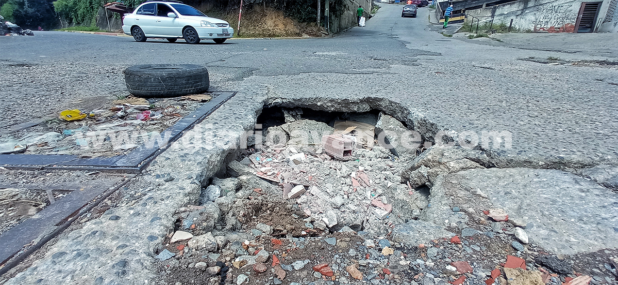 Calle Páez se cae a pedazos  