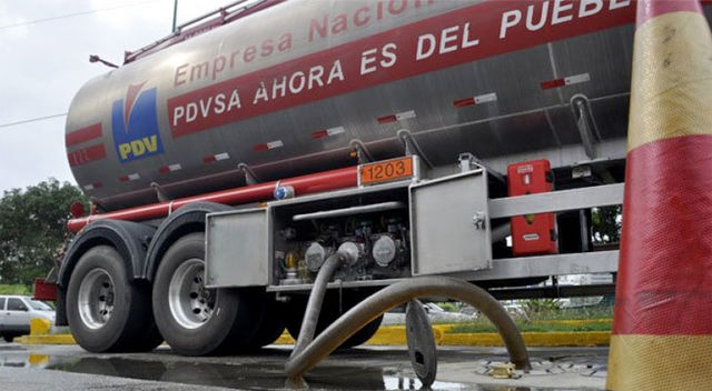 “Falta de gandolas incide en fallas con la gasolina”