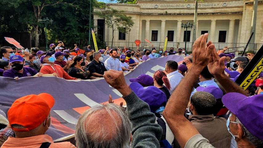 Ecarri llamó a los sectores populares a votar por Caracas