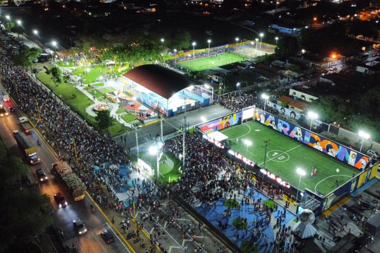 Gobernador Lacava inauguró Polideportivo en honor a Maradona