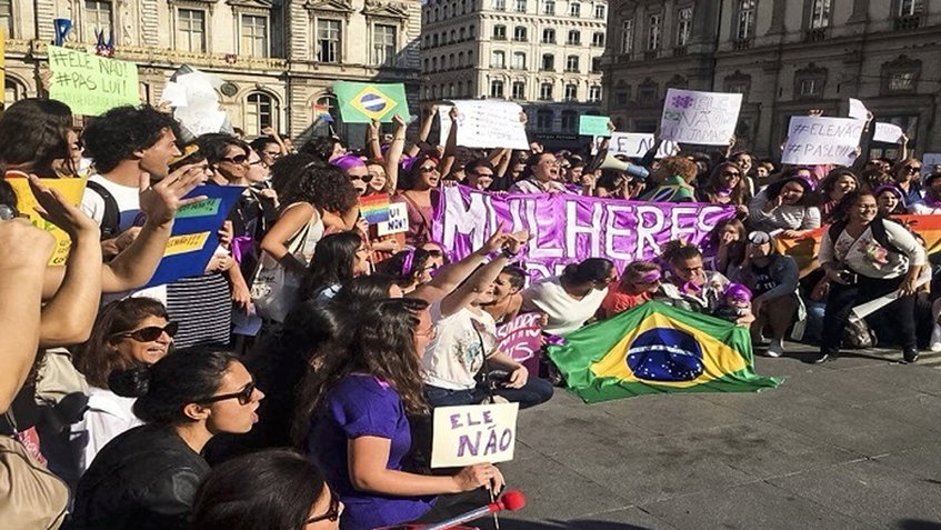 Mujeres en Brasil lideran movilizaciones contra Jair Bolsonaro