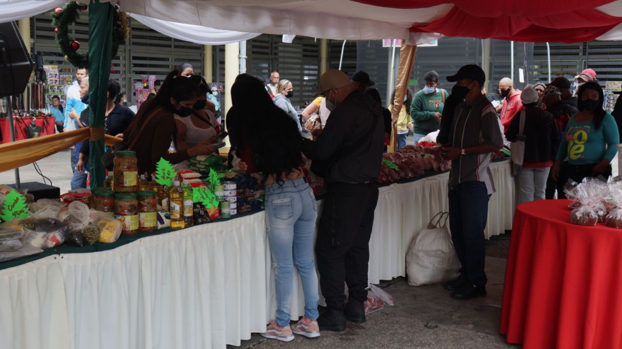 Más de 1500 familias beneficiadas con la Feria de la Hallaca
