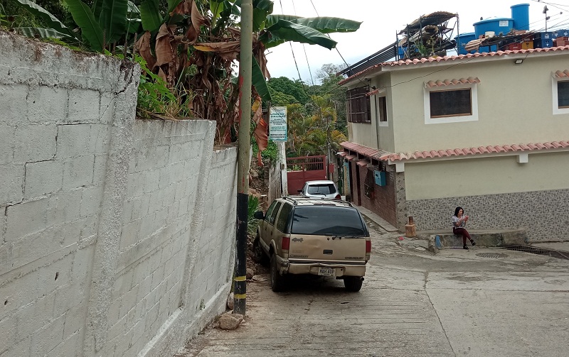 Una pared amenaza con desplomarse en Callejón Calderón