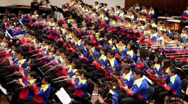 Entregan 91 reconocimientos a músicos del Sistema de Orquestas