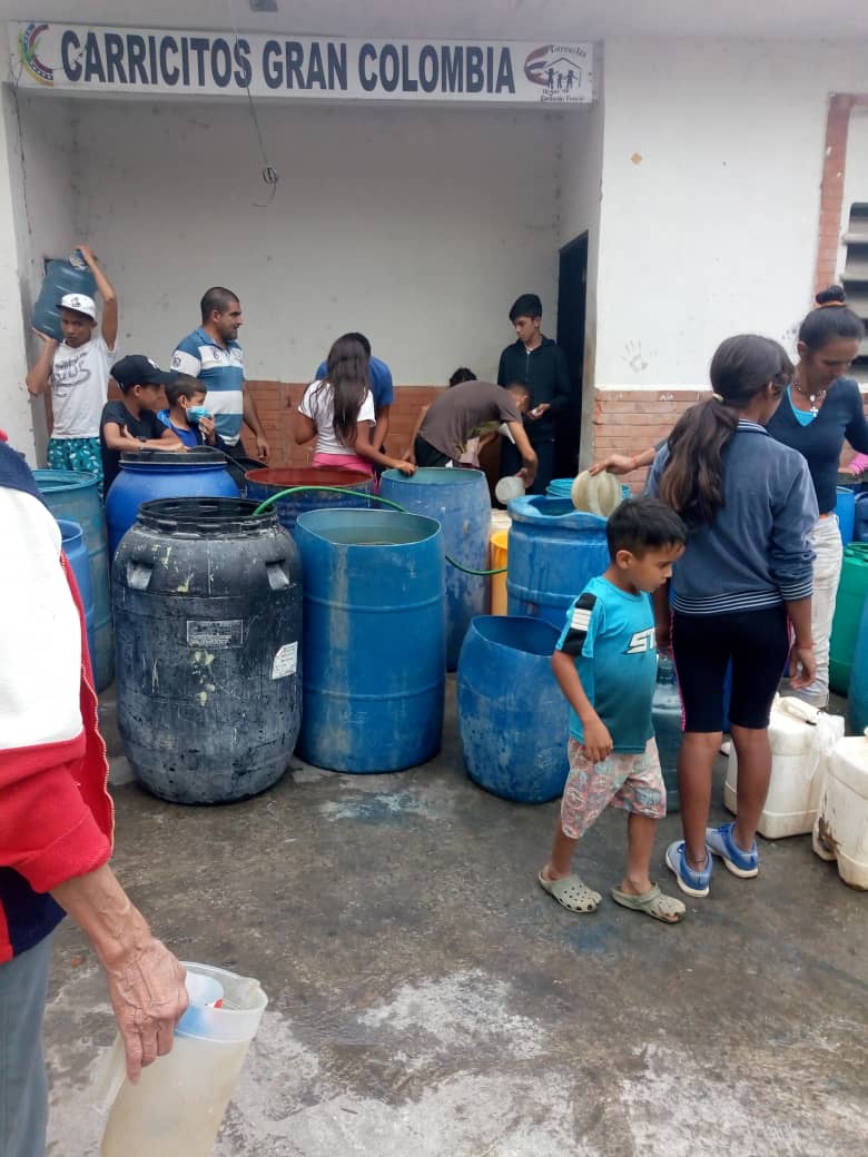 Con cisternas atienden problemática del agua en comunidades de Carrizal