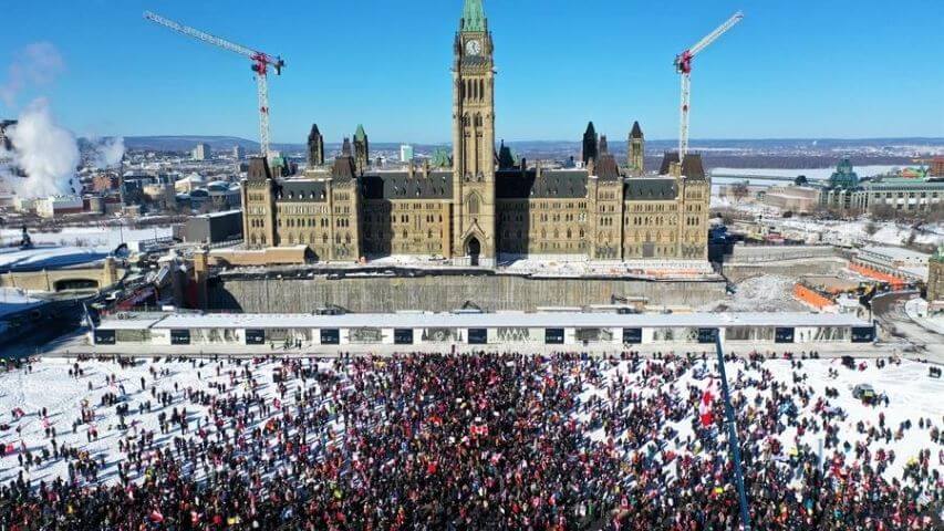 Protestas antivacunas hacen temer por la seguridad de Trudeau y su familia