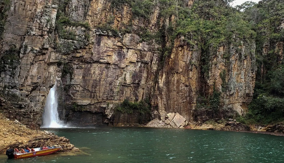 Sube a siete la cifra de muertos por el deslizamiento de cañón en Brasil