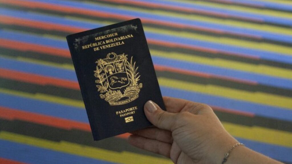 Exigirán pasaporte venezolano vigente aunque tengas doble nacionalidad